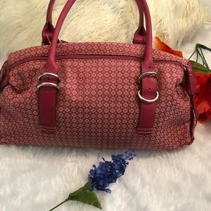 Women’s pink handbag